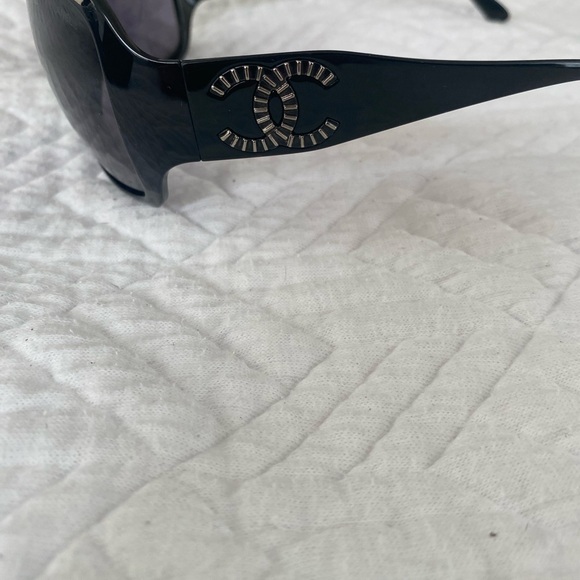 Chanel Black Quilted Sunglasses Case - Picture 3 of 9